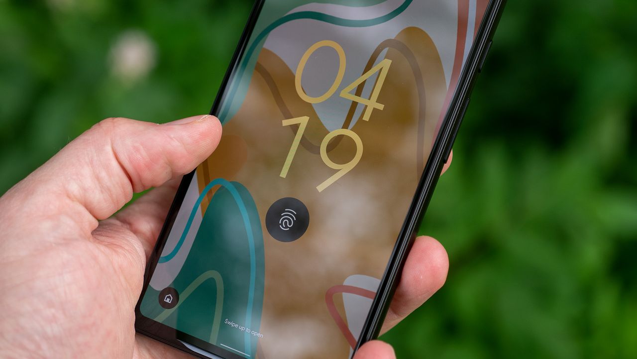 Google Pixel 6a fingerprint sensor and lock screen