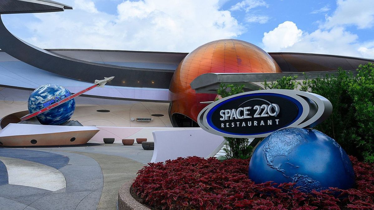 Space 220 restaurant signage