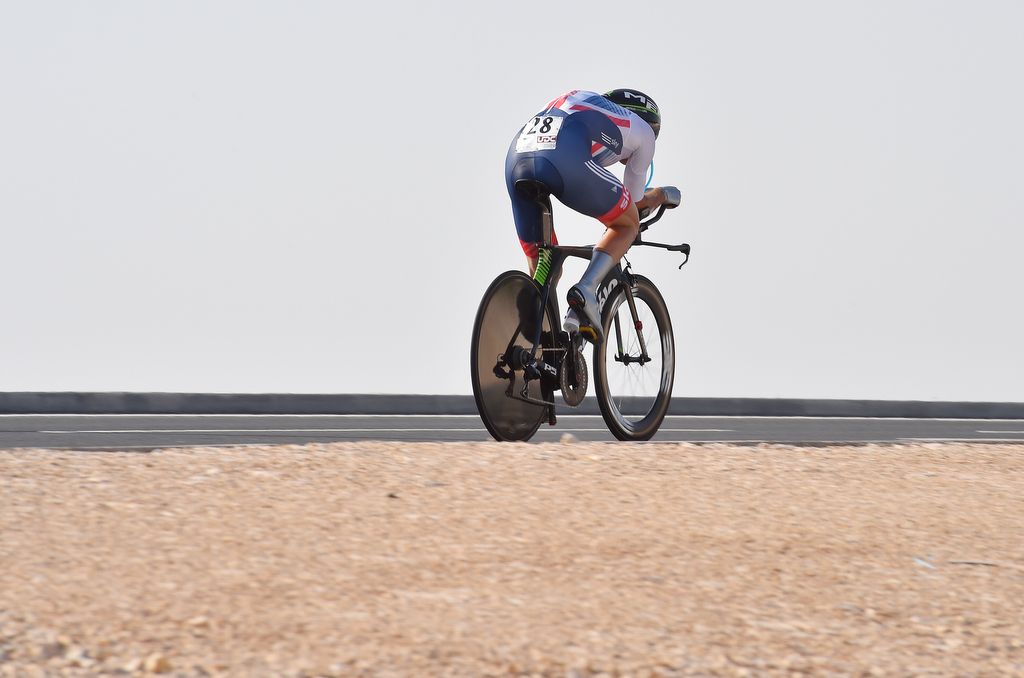 Stephen Cummings (Great Britain) riding into the desert