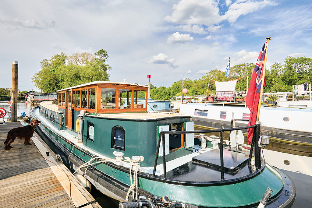 House for sale for around &pound;500,000: Eendracht, Thistleworth Marine, Isleworth, London TW7.