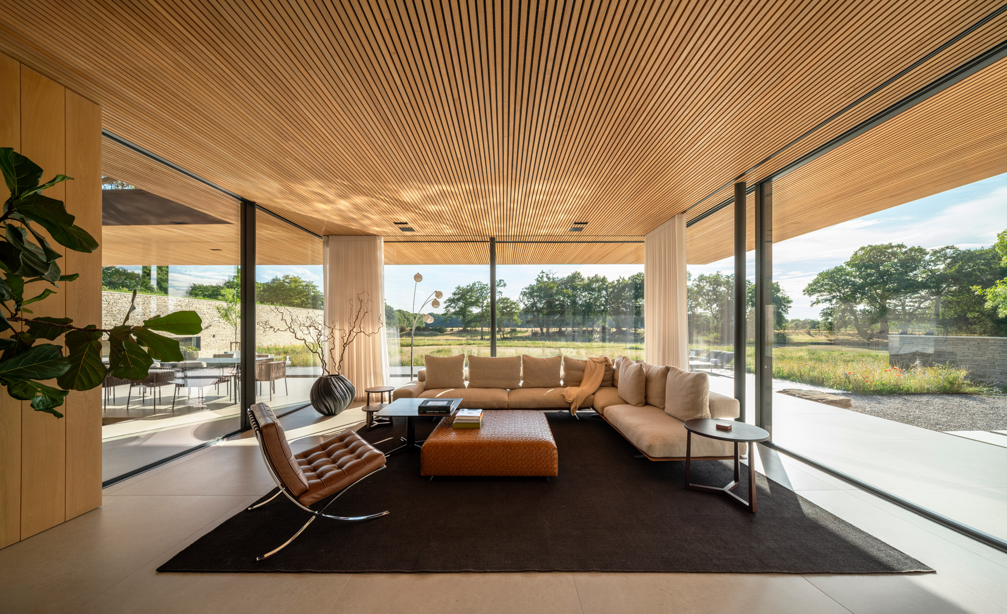 image of meadow house, a low pavilion like home in the english countryside