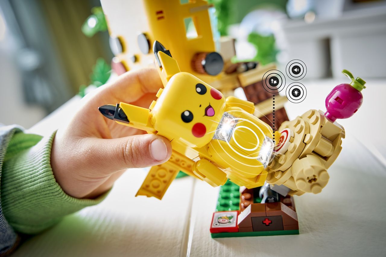 LEGO Pok&eacute;mon SMART PLAY Pikachu treehouse set