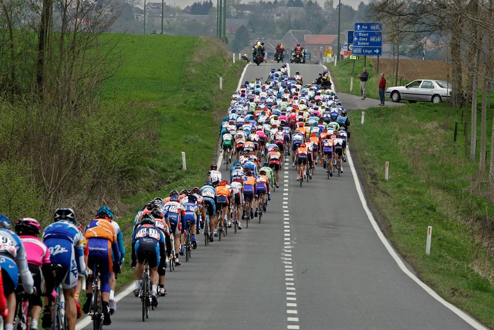 The peloton in 2005.