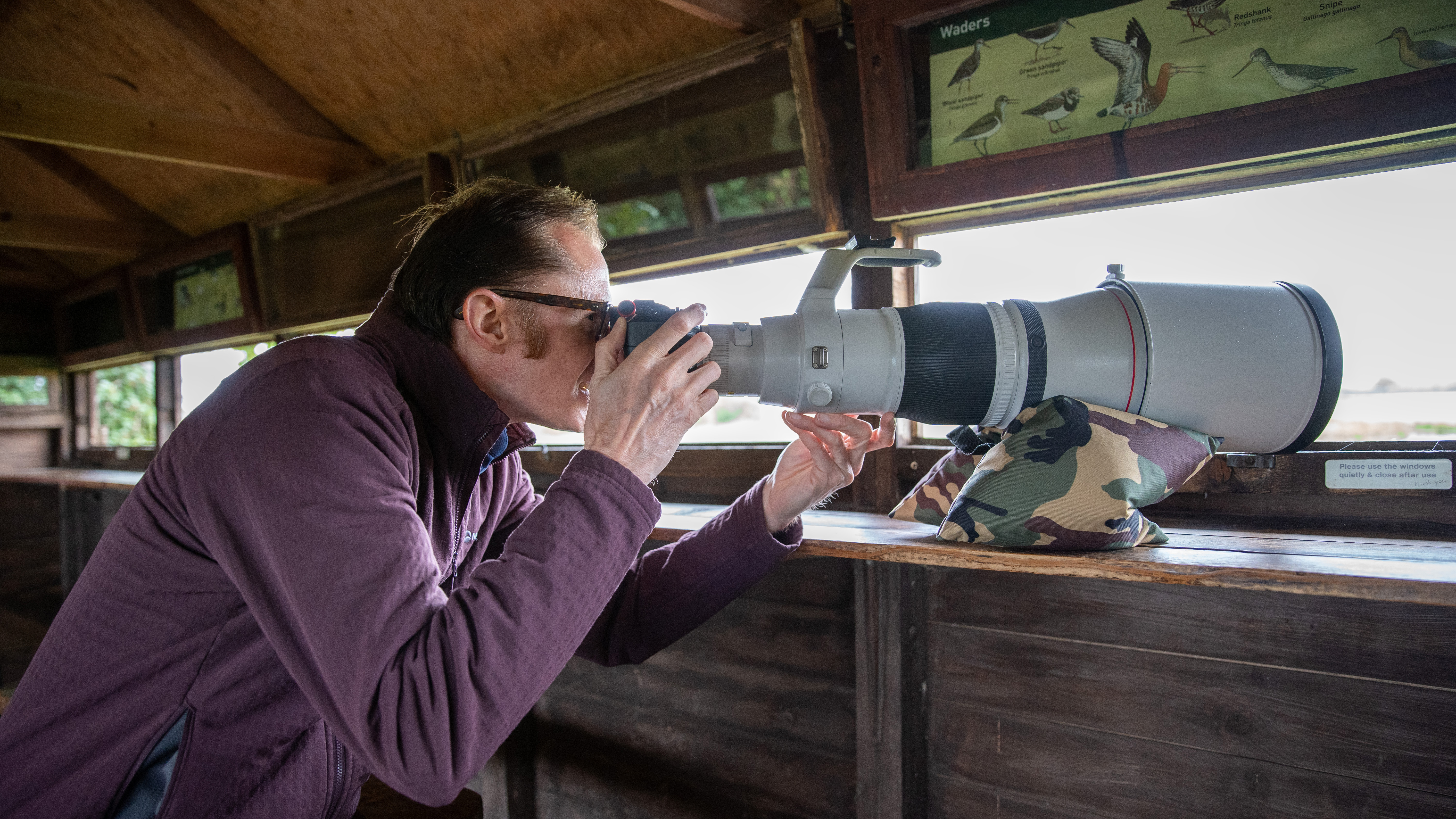 Photo of the Canon RF 600mm F4L IS USM super-telephoto prime lens in use at the Slimbridge Wetland Center nature reserve in Gloucestershire, England, UK