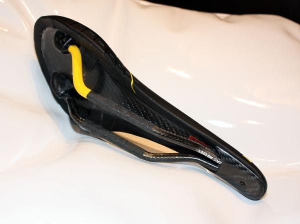 A carbon shell and braided carbon rails help keep the weight of the new fi'zi:k Tundra 00 down to just 140g.