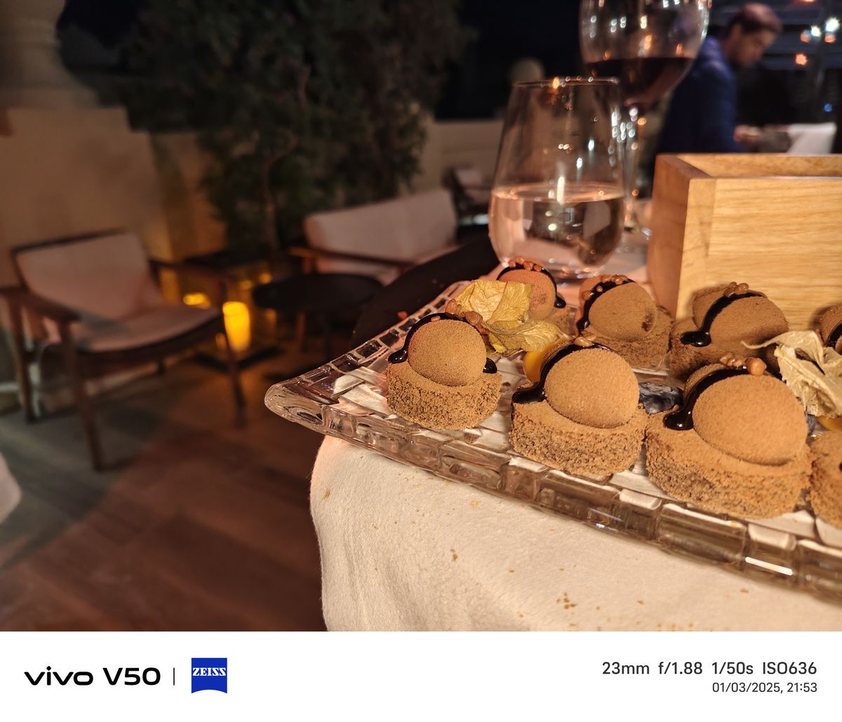 A photo taken on the Vivo V50 at night