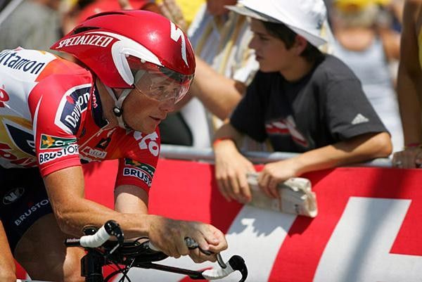 Chris Horner (Davitamon-Lotto) comes through for a respectable 19th place finish, only 15 seconds back.