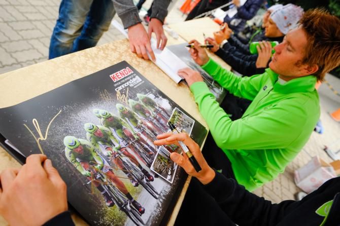 Cam Wurf signing autographs