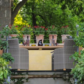 garden area with pots and table and chairs