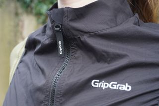 High collar of the GripGrab Women’s Windbuster Windproof Lightweight Vest