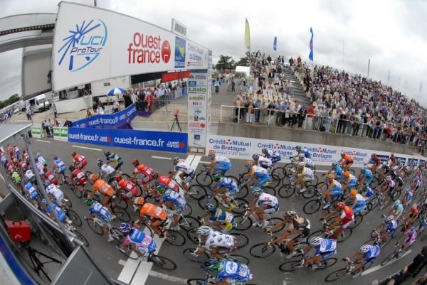 The bunch hurtles past the start-finish line