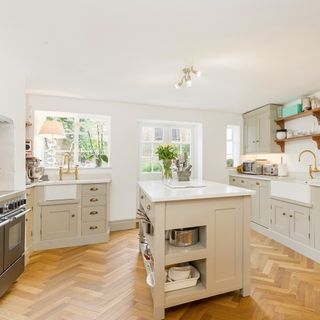 kitchen with counter and wooden flooring