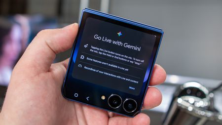 Samsung Galaxy Z Flip 7 Google Gemini Cover Screen hands-on