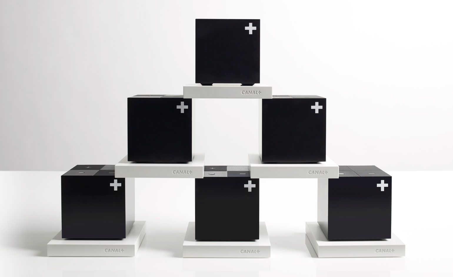 Thinking inside the box: Fuseproject redesigns Canal+ display | Wallpaper