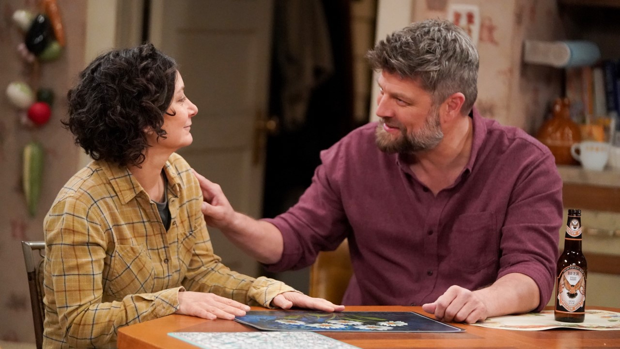 Ben and Darlene talking at the kitchen table at The Conners