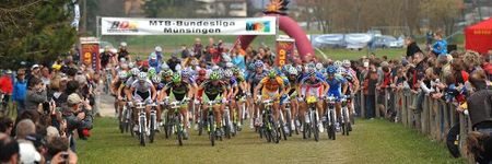 The start of the elite men's race in Muensingen