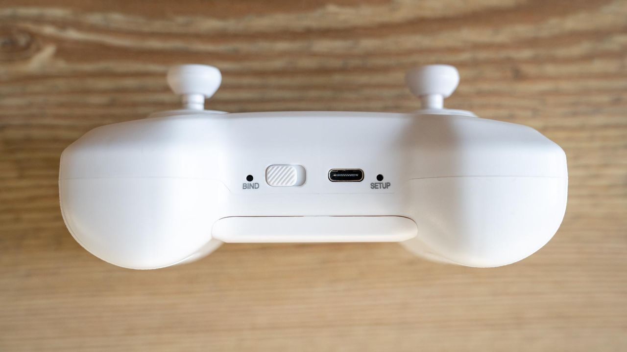 BetaFPV Cetus Lite FPV Kit-controller (bottom view).