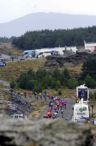 The peloton at the top of the climb