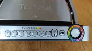Tefal OptiGrill+ review: close-up of the sturdy handle and function setting options