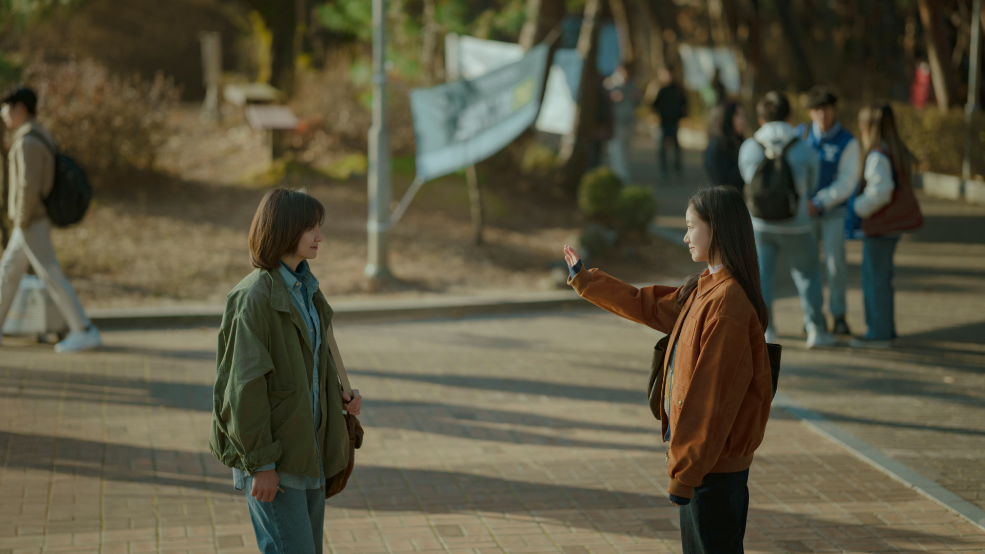 Park Ji-hyun as Cheon Sang-yeon, Kim Go-eun as Ryu Eun-jung in You and Everything Else.
