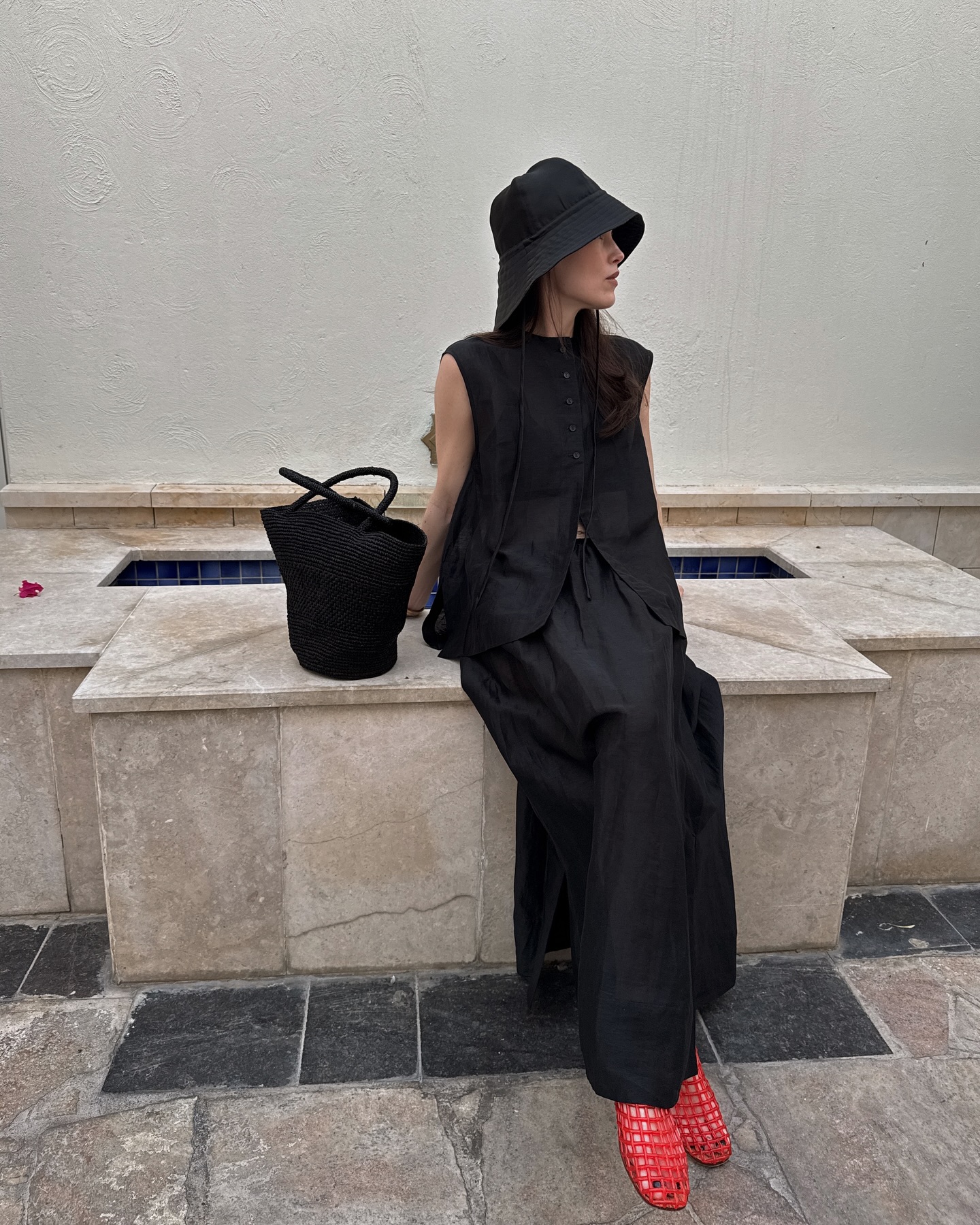 Woman wearing jelly sandals outfit