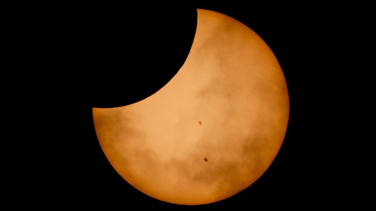 The best photos of the Oct. 14 'ring of fire' eclipse over North