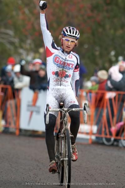 Cody Kaiser (Cal Giant) wins the Junior men's 17-18 national championship.