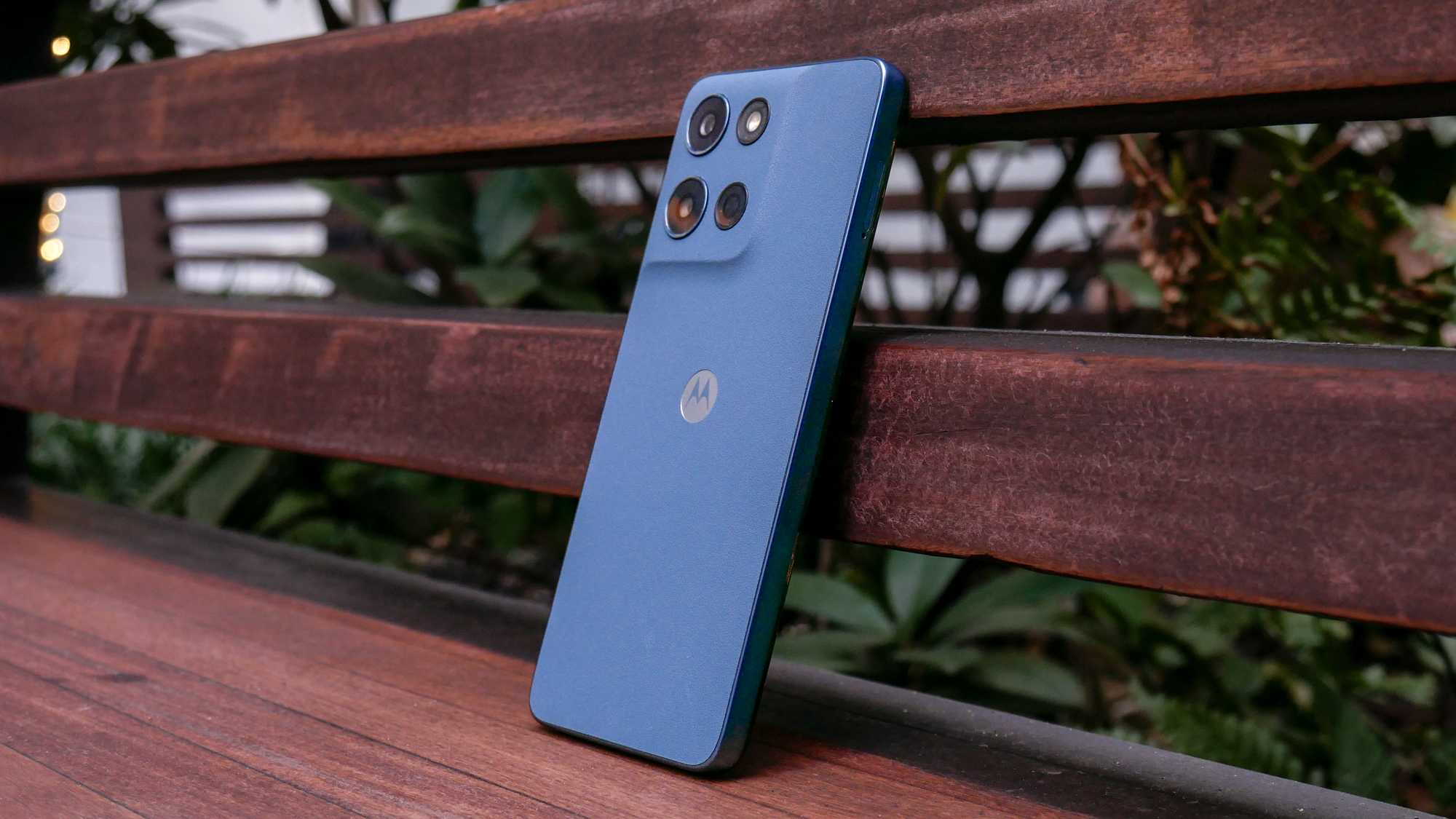 Motorola Moto G Play (2026) resting against wooden bench.