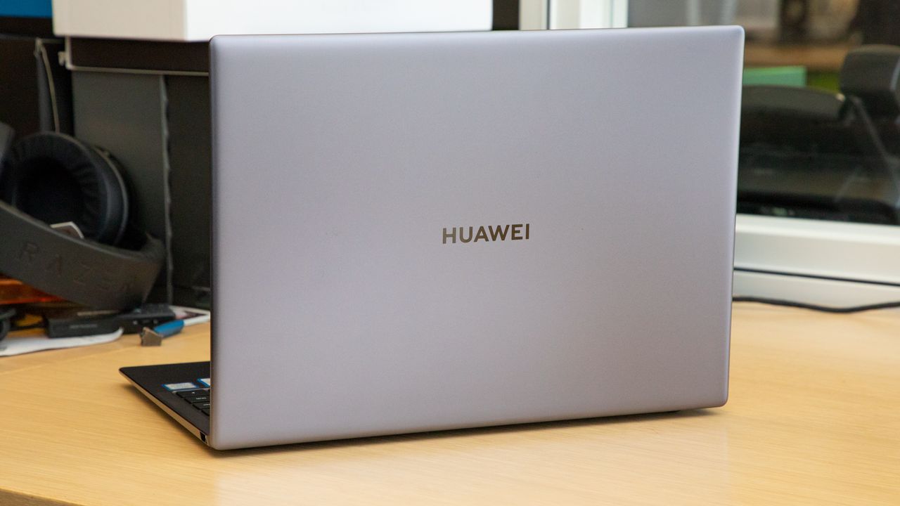 MateBook X Pro key travel in use