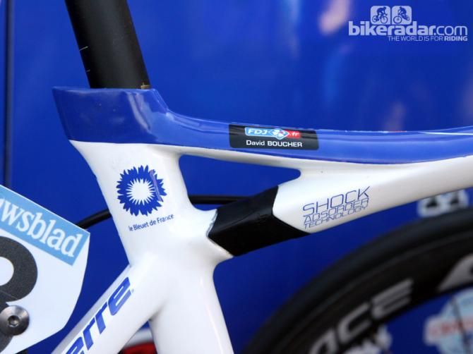Lapierre says the Pulsium's elastomer insert damps more vibration and allows for more top tube-seat tube flex than the compay's previous endurance bike