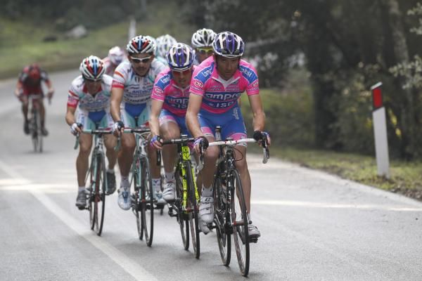 Michele Scarponi (Lampre-ISD) rides on the front for Damiano Cunego.