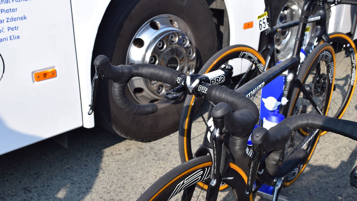 Deceuninck-QuickStep's Zdenek Stybar went for double wrapped handlebar tape alongside the new Specialized Roubaix with Future Shock 2.0