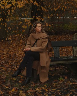 Anoukyve wears a Toteme scarf coat