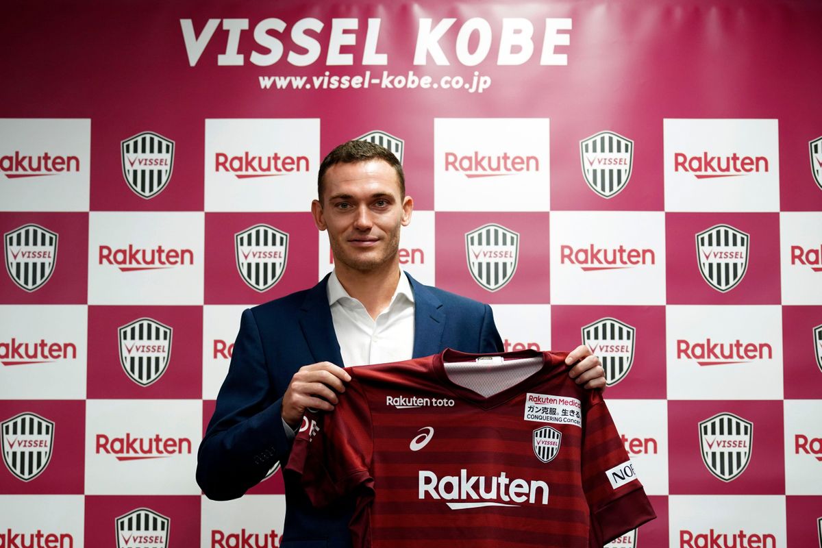 Thomas Vermaelen holds his shirt after signing for Vissel Kobe, 2019