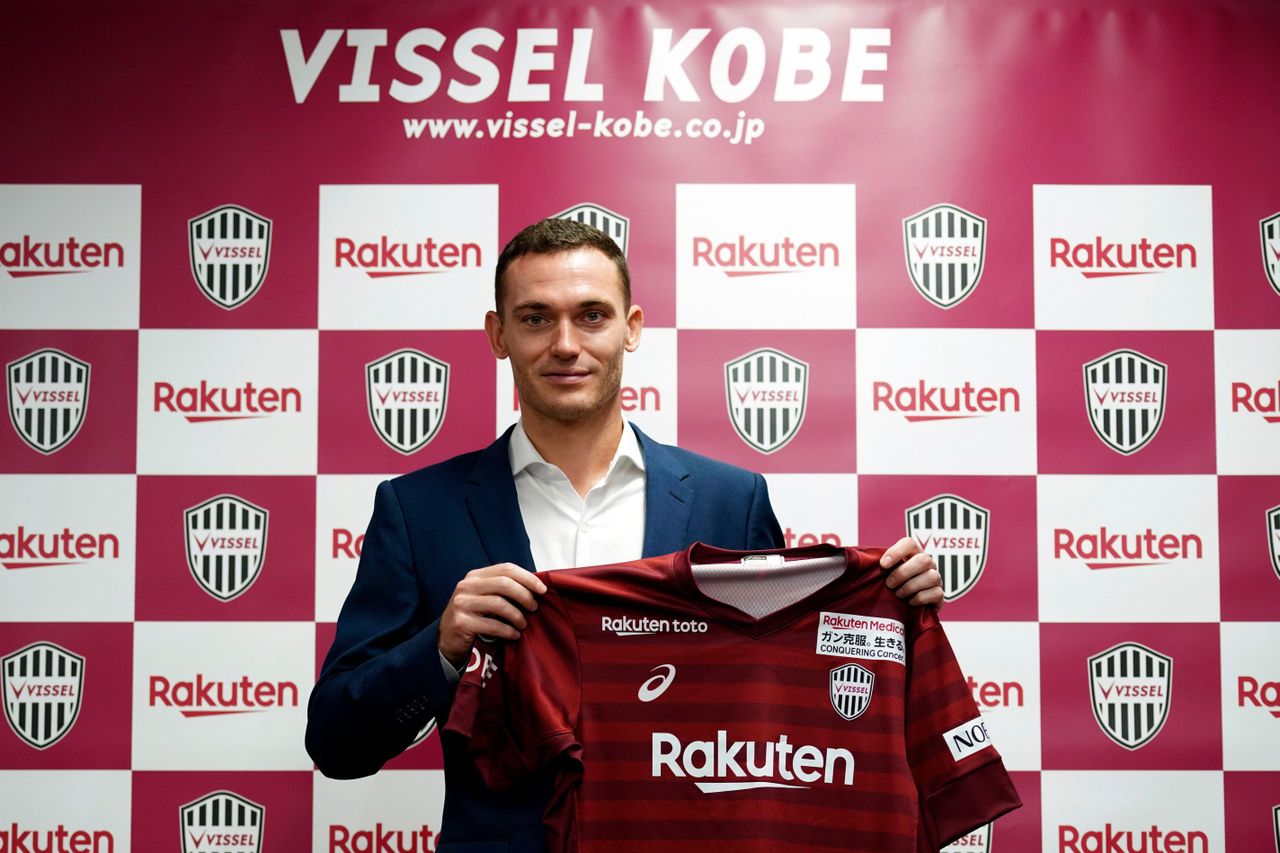 Thomas Vermaelen holds his shirt after signing for Vissel Kobe, 2019