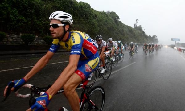 A rainy opener to the Tour Hainan