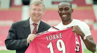 MANCHESTER, ENGLAND - AUGUST 20: Dwight Yorke is unveiled as a Manchester United player with manager Sir Alex Ferguson at Old Trafford on August 20, 1998 in Manchester, United Kingdom. (Photo by Allsport/Getty Images/Hulton Archive)