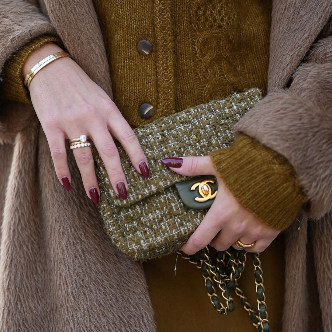 best nail shades for party season Laura Noltemeyer is seen wearing a a long camel-colored brushed wool coat with a wrap silhouette and integrated belt by Max Mara; a mustard-colored knit cardigan with a brushed cable-knit pattern and front button fastening by Sézane; a mustard yellow brownish mini skirt in a soft wool fabric by Sézane; a small quilted tweed flap bag in a khaki Color with woven fabric material with a gold chain strap and CC clasp by Chanel; among her jewelry are a white gold „LOVE“ ring and a „Trinity“ ring by Cartier; a white gold „LOVE“ bracelet by Cartier; gold diamond rings by Ariane Ernst on November 13, 2025 in Hamburg, Germany
