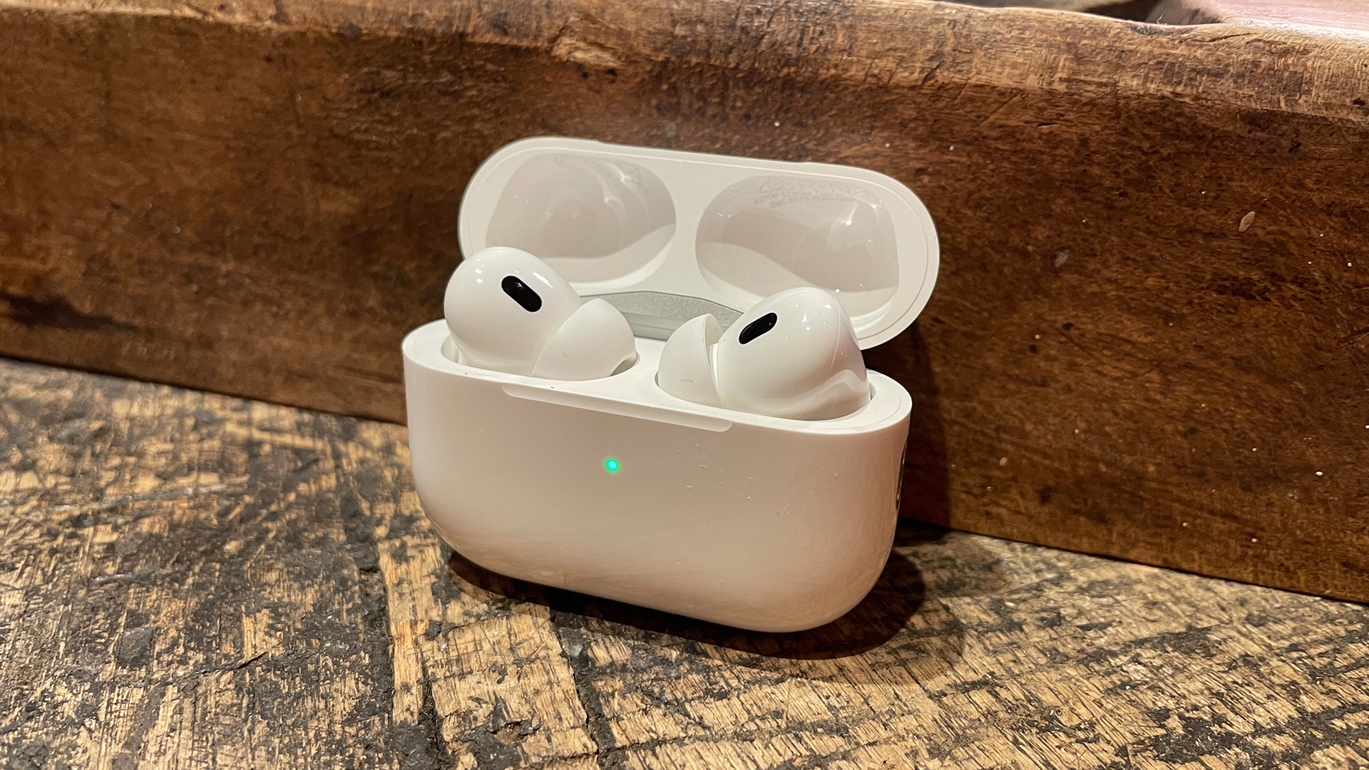 beyaz Apple AirPods Pro 2 kablosuz kulaklık