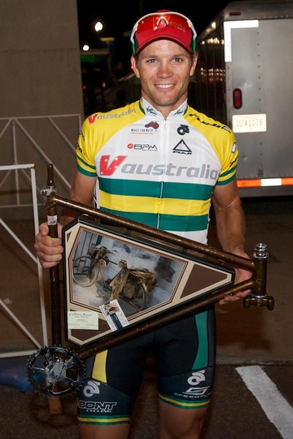 Men's champion Jonathan Cantwell (V Australia) with his trophy.