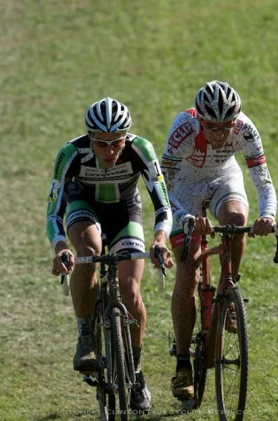 Jeremy Powers (Cannondale/Cyclocrossworld) and Troy Wells (Cliff Bar).