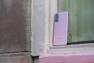 Galaxy S20 FE in Cloud Lavender