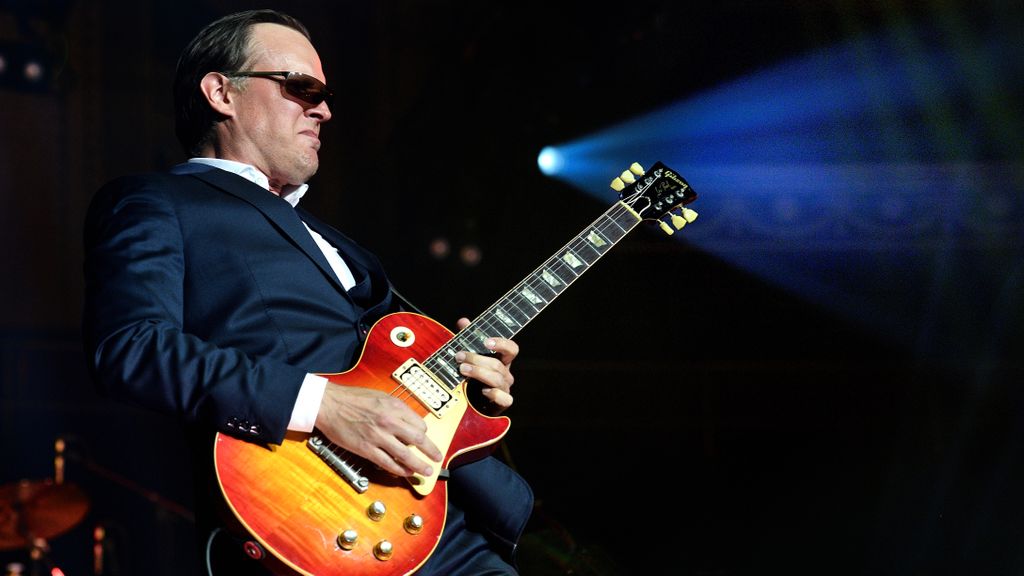 Joe Bonamassa Finally Reveals How Many Guitars And Amps Are In His ...