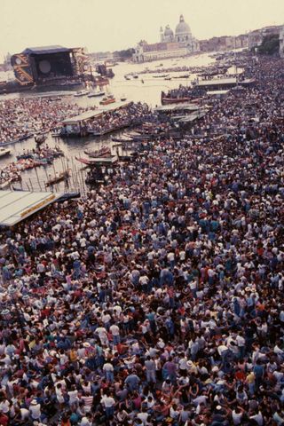 The assembled crowd wait for Pink Floyd