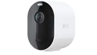Sikkerhetskameraet Arlo Pro 4 pÃ¥ hvid baggrund