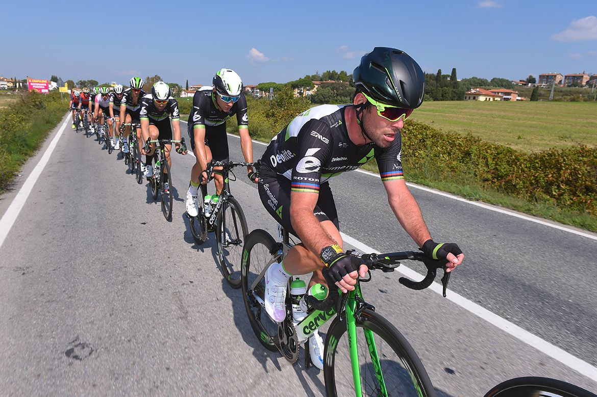 Mark Cavendish working for Cummings