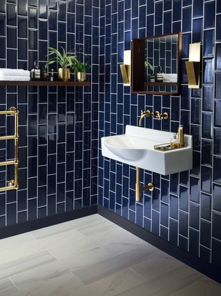 How To Pick The Right Size Tiles For A Small Bathroom ...