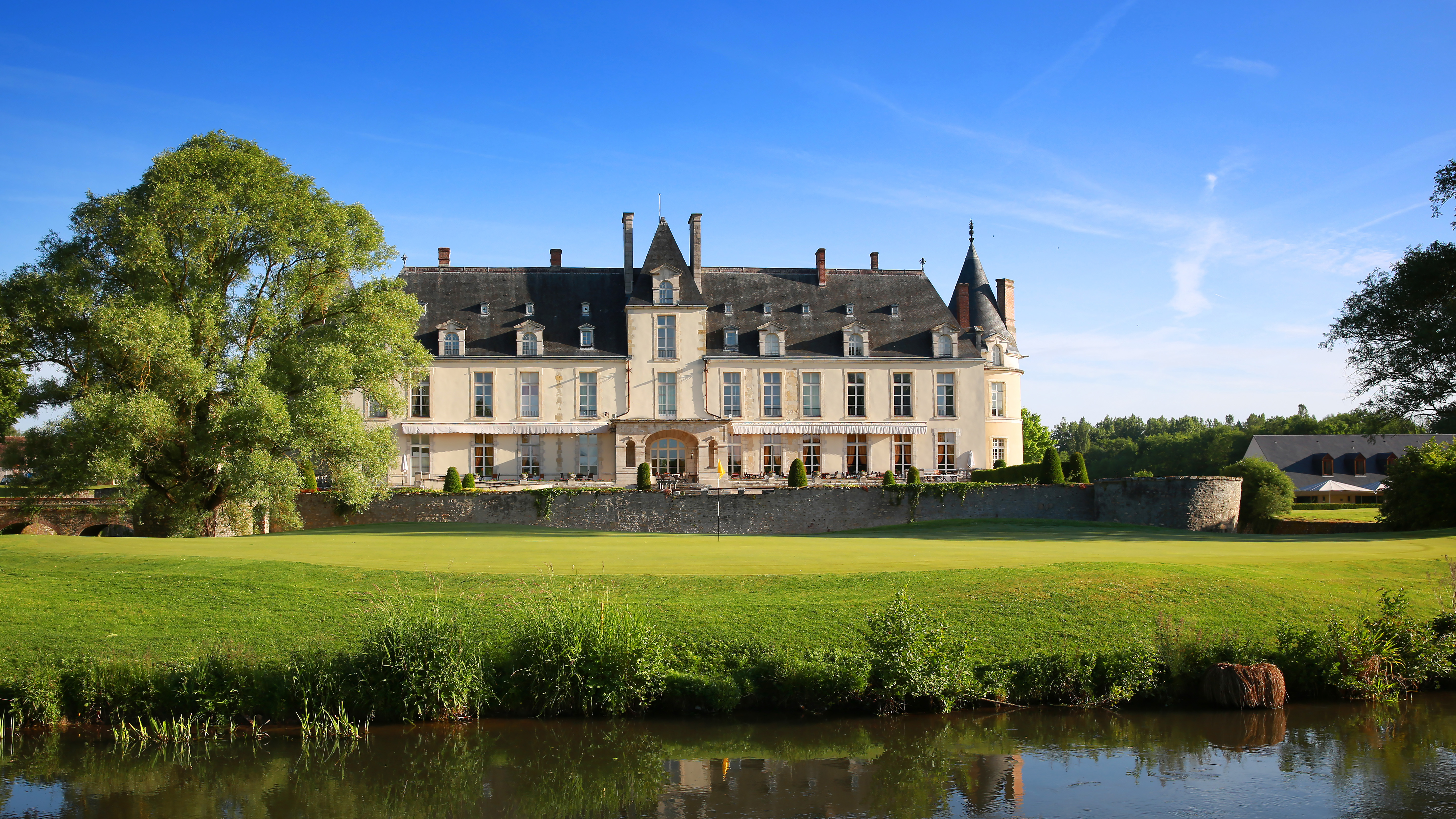 Chateau d'Augerville - Hole 18
