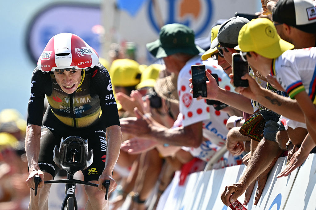 Team Visma - Lease a bike team&#039;s Danish rider Jonas Vingegaard cycles to the finish line of the 13th stage of the 112th edition of the Tour de France cycling race, 10.9 km individual time trial between Loudenvielle and Peyragudes, in the Pyrenees mountains of southwestern France, on July 18, 2025. (Photo by Loic VENANCE / AFP)