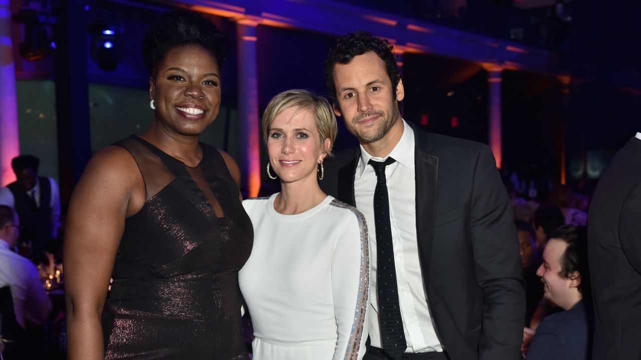 new york, ny november 17 leslie jones, kristen wiig, and avi rothman attend the american museum of natural historys 2016 museum gala at american museum of natural history on november 17, 2016 in new york city photo by jared siskinpatrick mcmullan via getty images